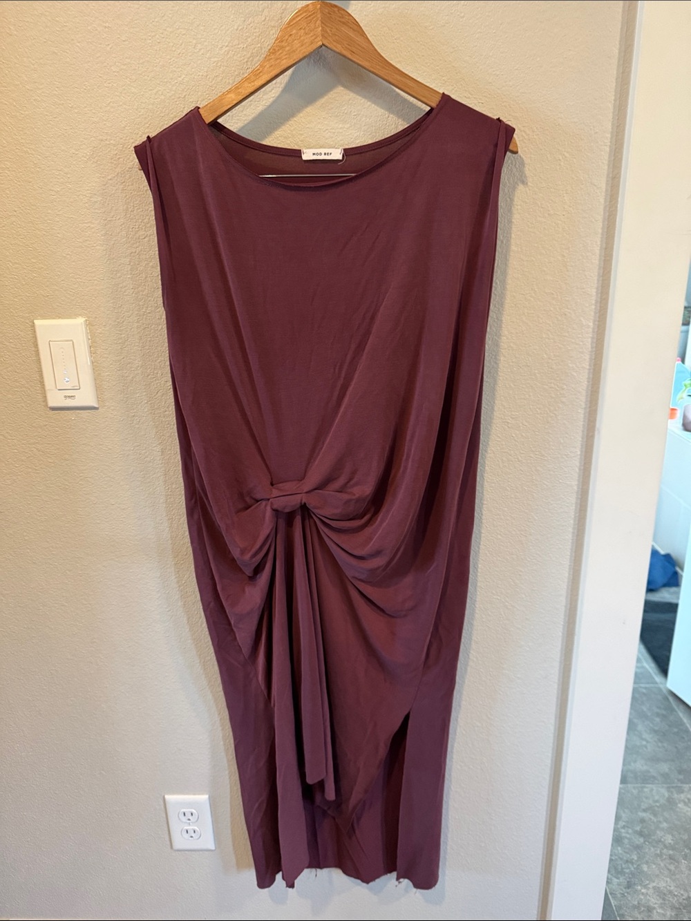 Mod Ref Mauve Sleeveless Midi Dress with Front Twist